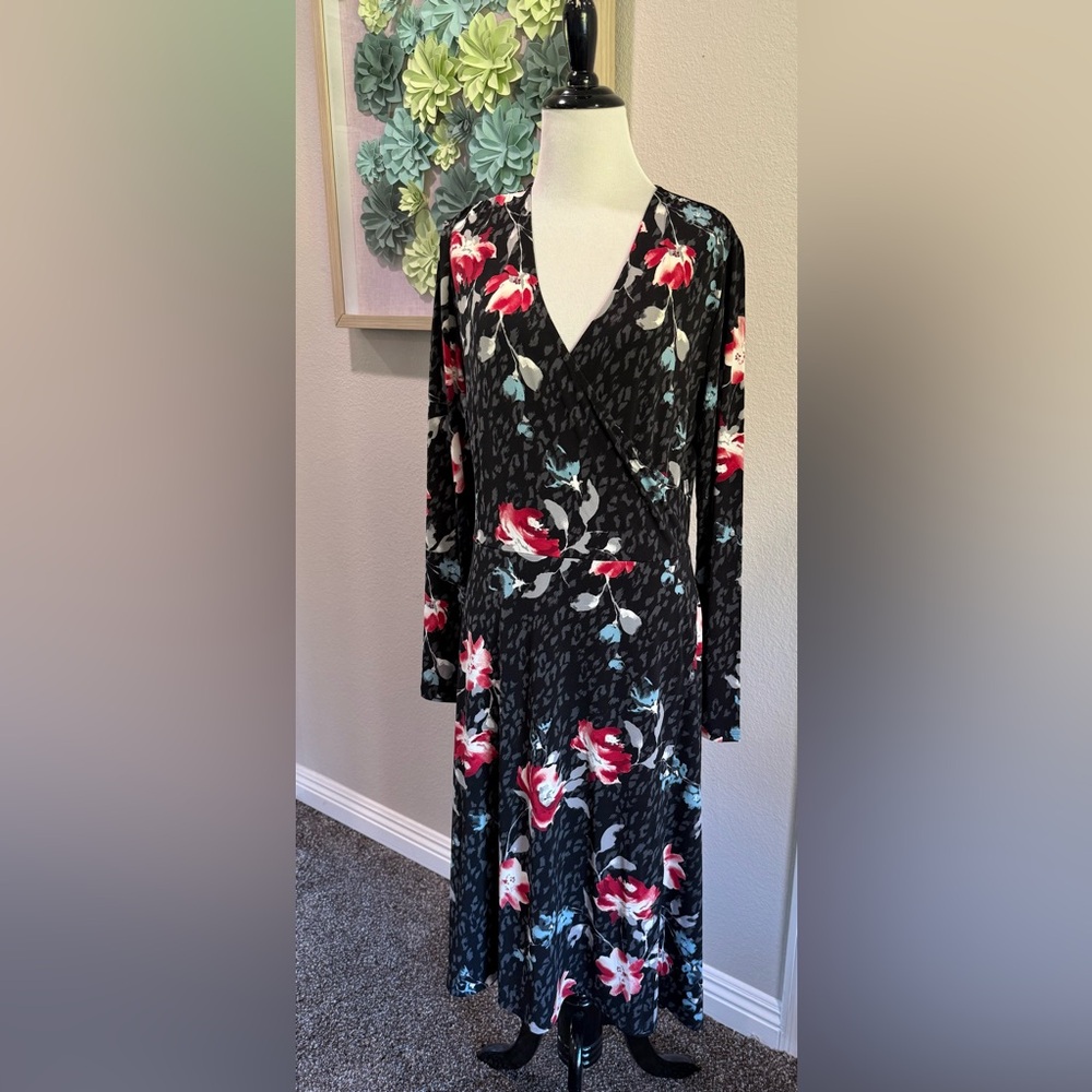 White House Black Market Black and Red Floral Long Sleeve Dress
